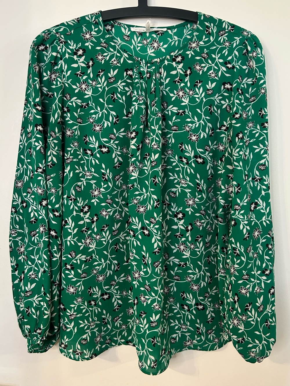 Violet & Claire Women’s Emerald Green Floral Blouse Size M